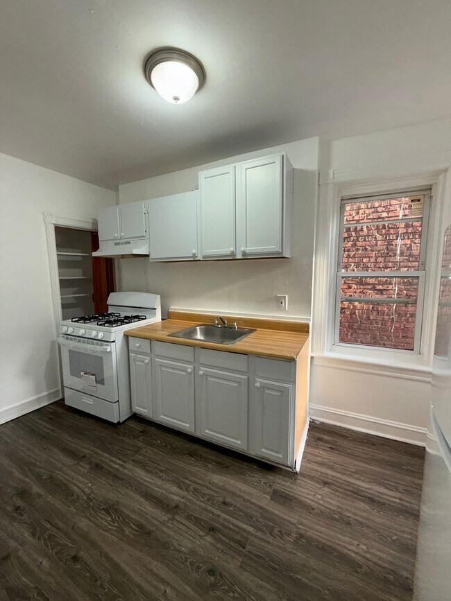 Building Photo - 36 Kelsey Ave