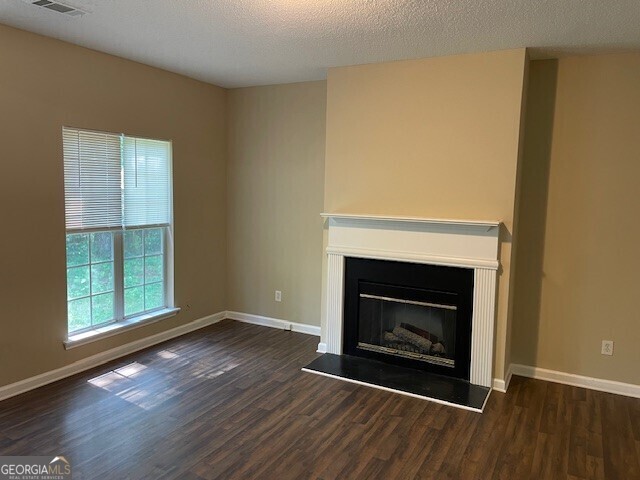 Building Photo - 10564 Village Landing
