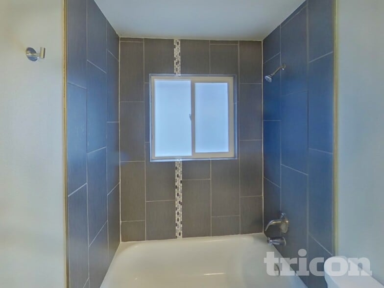 Building Photo - 4985 Montebello Dr