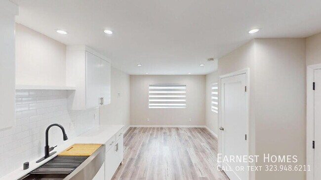 Building Photo - 2811 W 46th St