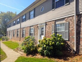 Building Front - Lakeside at Walnut Hills