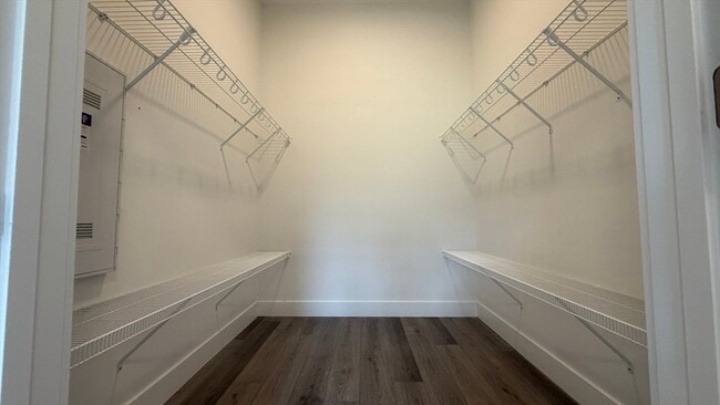 Building Photo - 251 Sladen St
