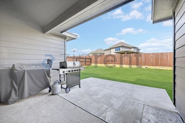 Building Photo - 2650 Streamside Dr