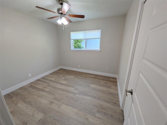 Building Photo - 9705 Marlborough Dr
