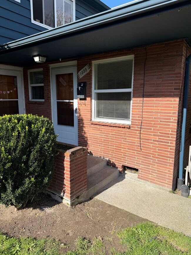 Building Photo - 1535-1537 California Ave SW (OTP)