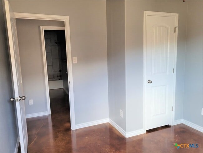 Building Photo - 1810 Castroville Trl