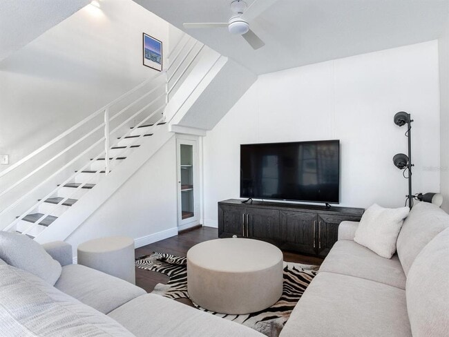 Building Photo - 3219 W San Juan St