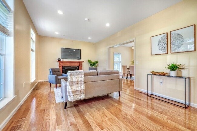 Building Photo - 18 Grant Rd