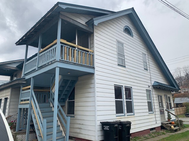 Building Photo - 9 Central St