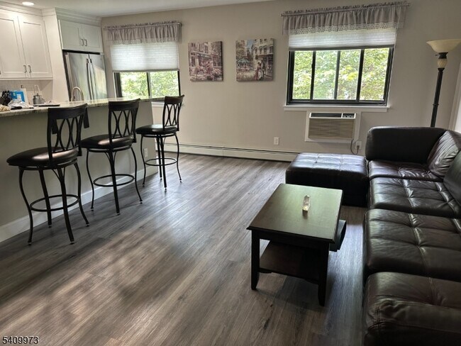 Building Photo - 88 Boulevard