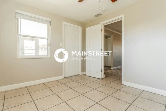 Building Photo - 3 Bedroom Pet-Friendly Home in Holiday, FL...