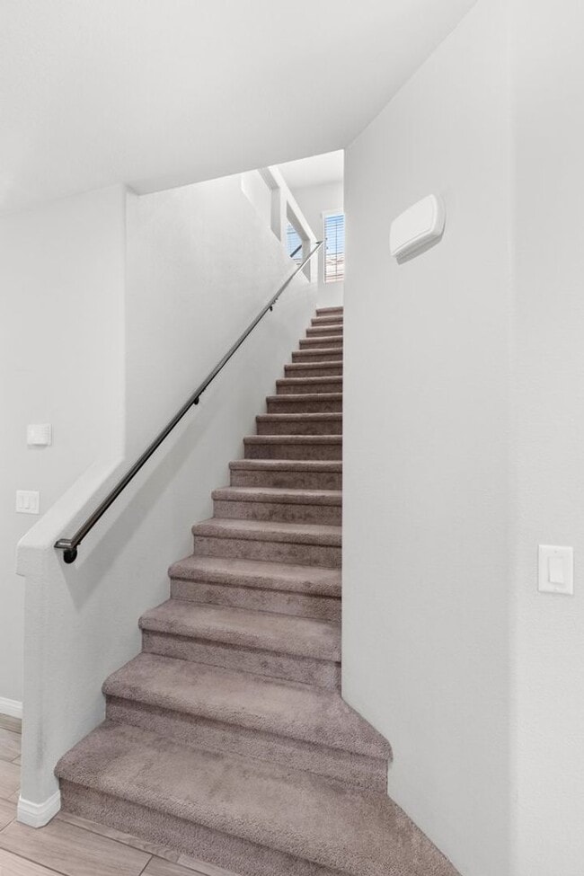 Building Photo - Beautiful 4 Bed 2.5 Bath Home Jones and Wa...