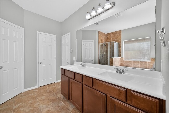 Building Photo - 20718 Bandrock Terrace