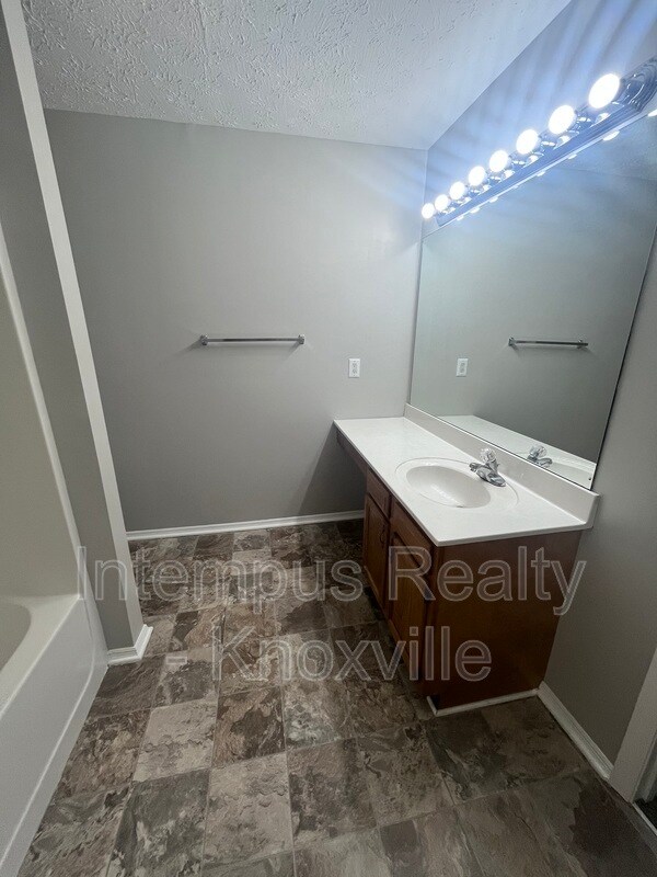 Building Photo - 1013 Ashley Michelle Ct