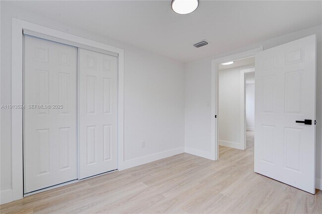 Building Photo - 6044 SW 37th St