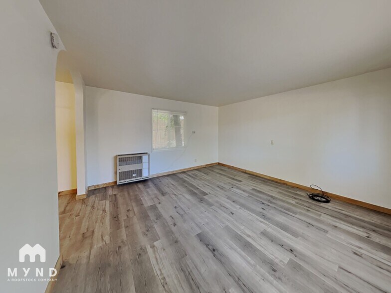 Building Photo - 220 Hillcrest Dr