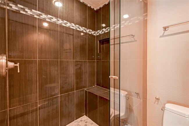 Building Photo - 1926 Augusta Dr