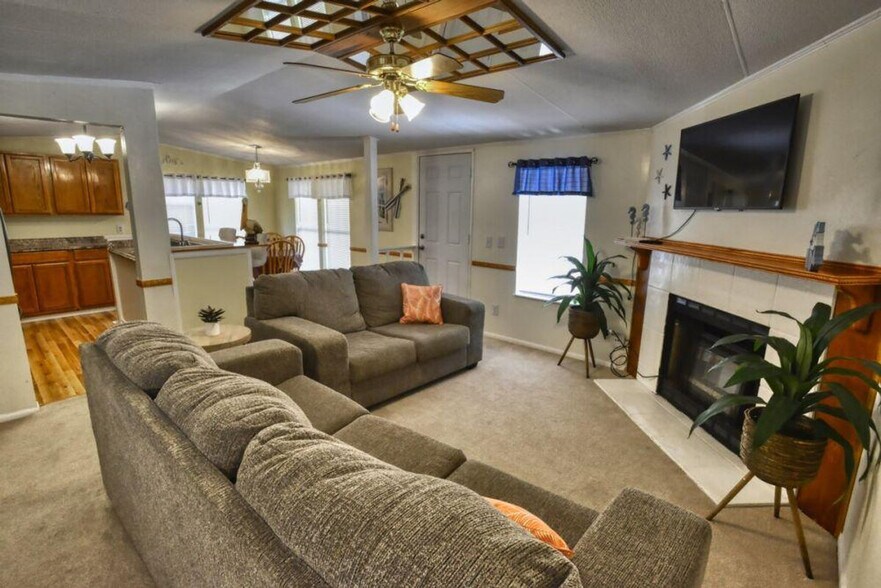 Building Photo - 12366 Ailanthus Dr
