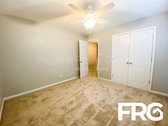 Building Photo - 305 Smith Pl