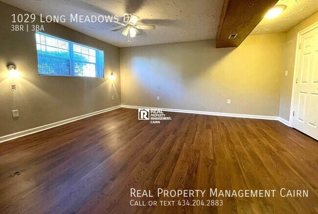 Building Photo - Spacious 3 Bedroom 2.5 Bath Split Level Home