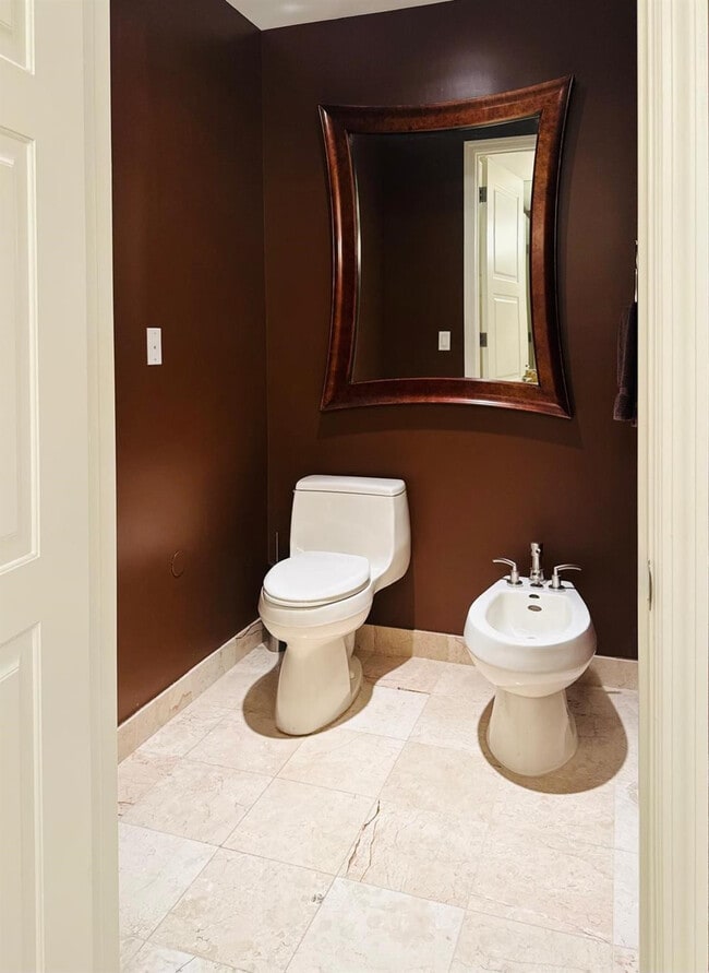 Building Photo - 3333 NE 32nd Ave