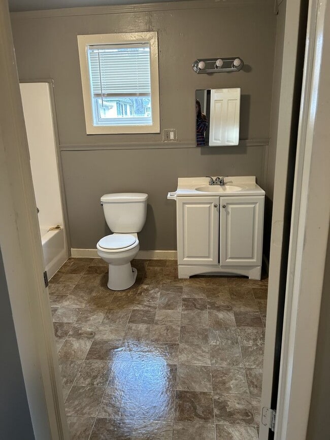 Building Photo - JANUARY MOVE IN SPECIAL!! FIRST MONTH FREE!