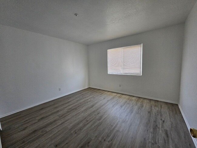 Building Photo - ***ALL BRAND NEW INSIDE***3 BED 2 BATH