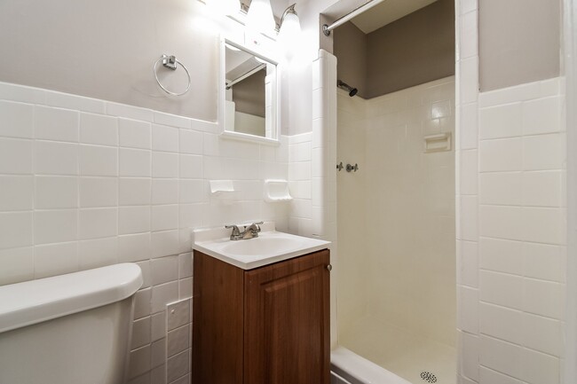 Building Photo - 5103 Kingston Dr