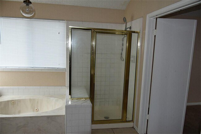 Building Photo - 4718 Sunshine Dr