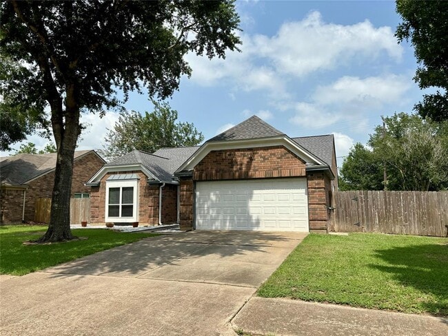 Building Photo - 3909 Ashwood Dr