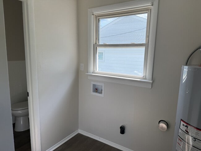 Building Photo - 118 N Linden Ave