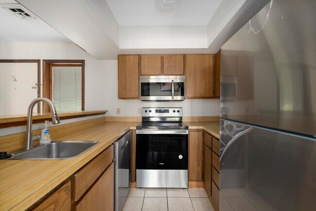 Building Photo - 115 Beechnut St