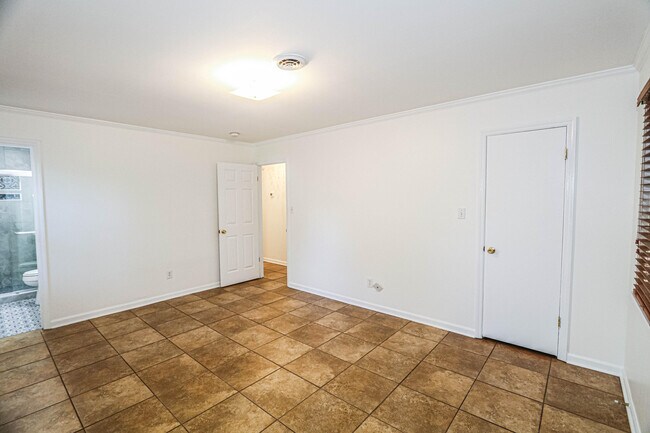 Building Photo - 3932 Creekwood Ln