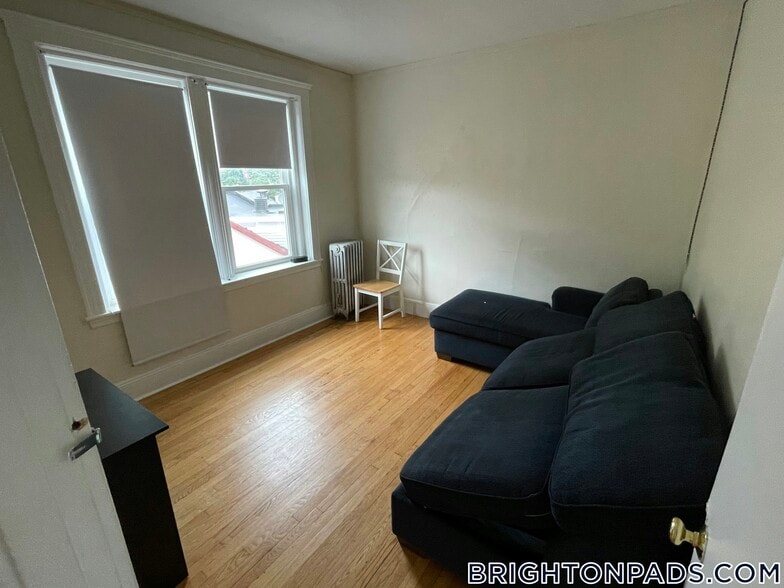 Building Photo - 127 Sutherland Rd