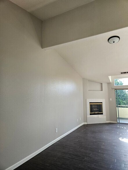 Building Photo - 15341 Hunsaker Ave