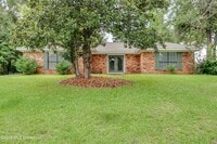 Building Photo - 9 Treeway Dr