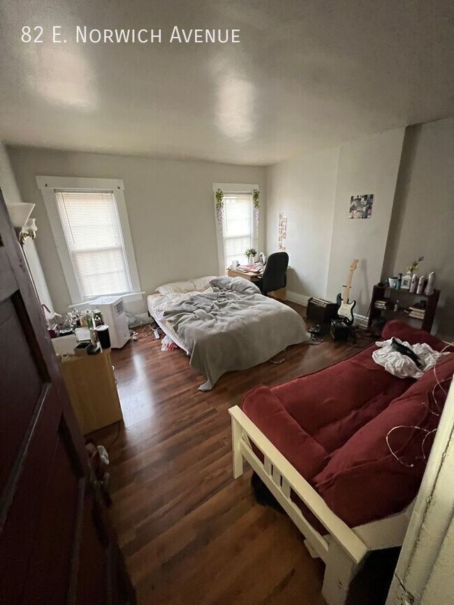 Building Photo - 82 E Norwich Ave