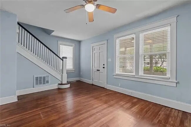 Living Room - 1417 Melrose Pky