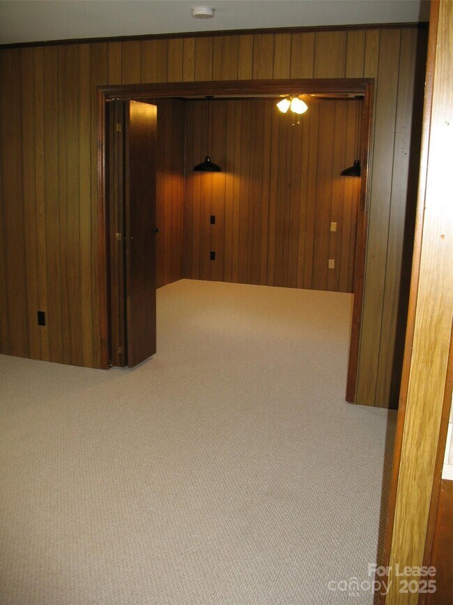 Building Photo - 1300 Lomax Ave
