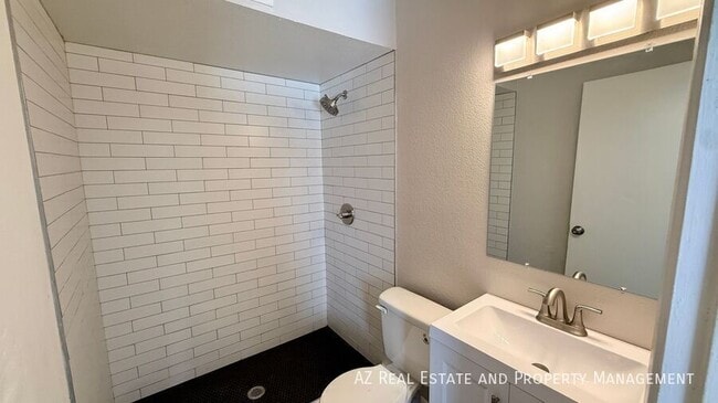 Building Photo - 4502 W Edgemont Ave