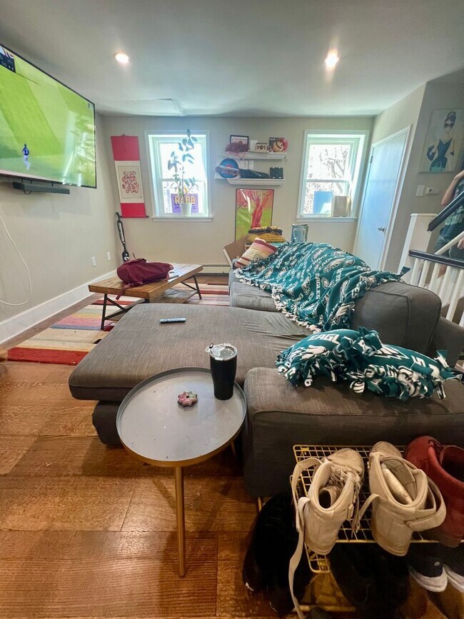 Building Photo - Gorgeous 1-Bedroom Bi-Level Apartment in Passyunk Square! Available NOW!