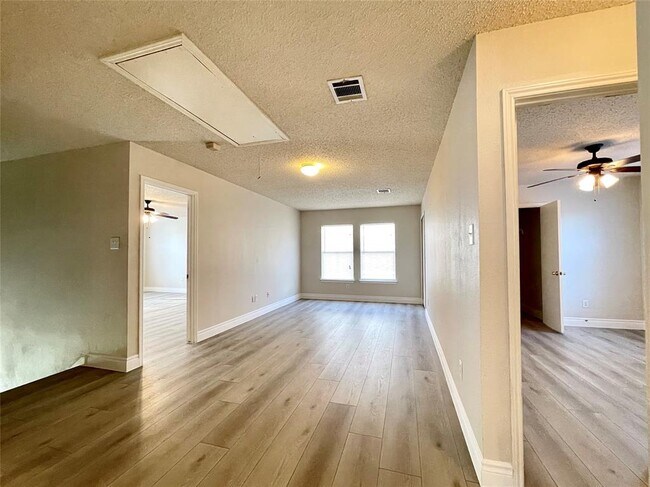 Building Photo - 2601 Byfield Dr