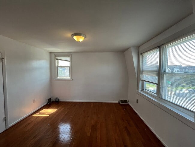 Building Photo - 1851 Strahle St