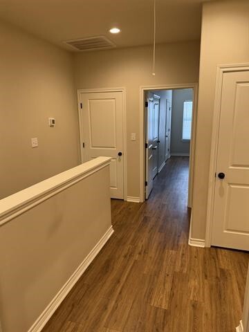 Building Photo - 5670 Shadowbend Cir N