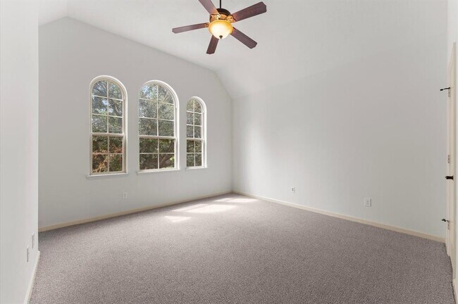 Building Photo - 3 N Beech Springs Cir