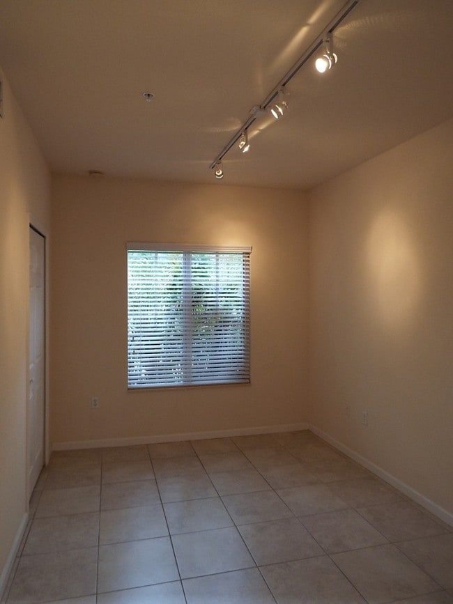 Building Photo - 13100 Bella Casa Cir