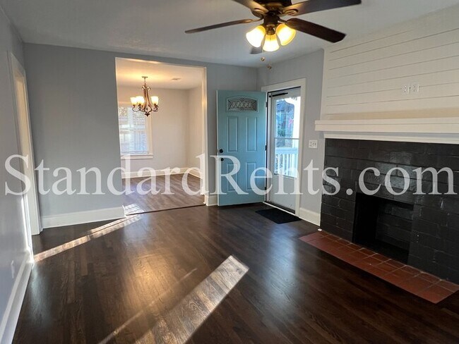 Building Photo - Adorable updated bungalow on a large lot in the heart of Grant Park!