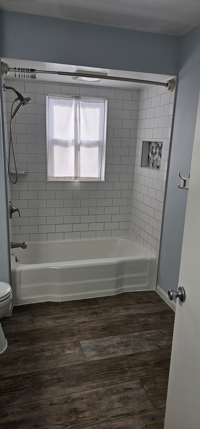 Building Photo - 7501 Walnut Ave