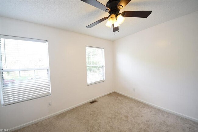 Building Photo - 1549 River Creek Crescent