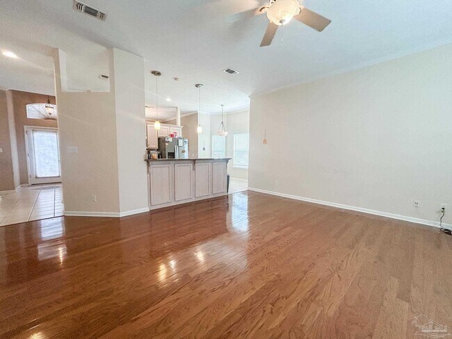 Building Photo - 1192 Longwood Dr